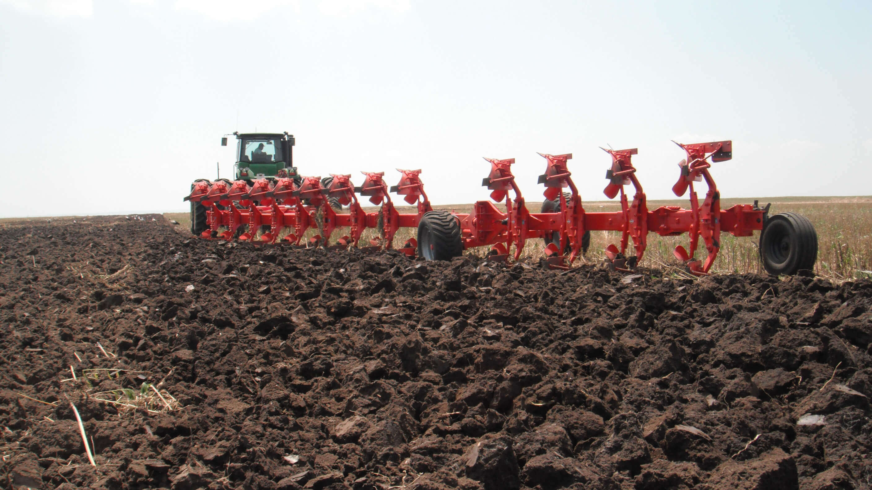 semi-mounted-reversible-ploughs-kuhn-farm-machinery